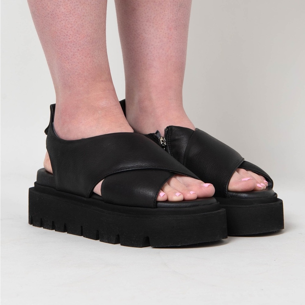 Lofina Platform Nero Sandal